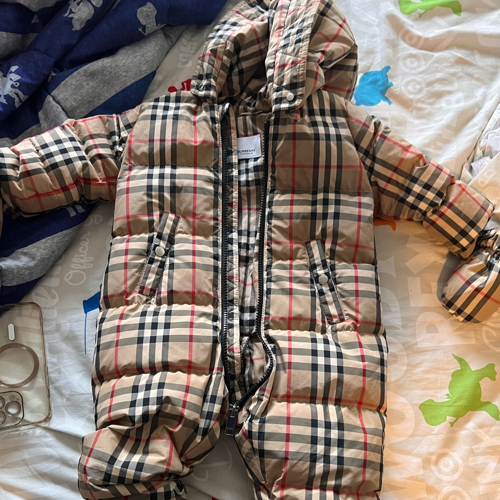 AUTHENTIC kids burberry snow suit Like NEW